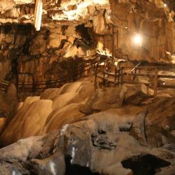 Poole's Cavern - photo courtesy of Wikimedia commons